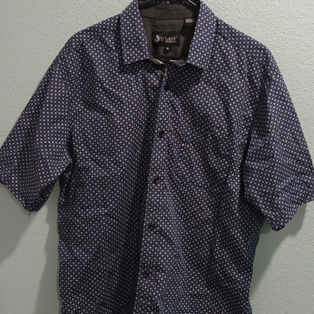 Button up - Picture 1 of 2